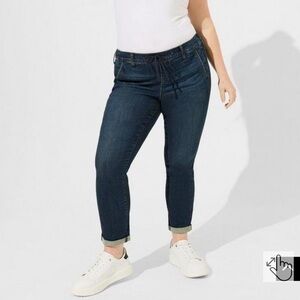 Torrid Pull On Weekend Straight Super Soft Mid-rise  Jeans, size 2S
